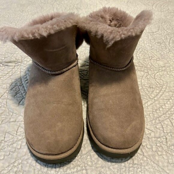 UGG Women’s Classic Mini Fluff High-Low Boots - Picture 5 of 5